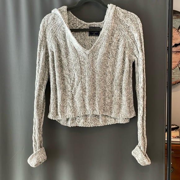 Abercrombie and Fitch gray cable knit sweater size medium. - Picture 1 of 3